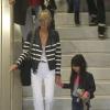 Arrivée de Johnny et Laeticia Hallyday à Paris avec leur famille, le 21 mai 2013.