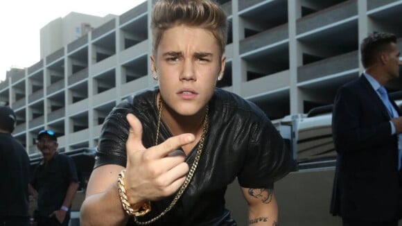 Justin Bieber abandonne lamentablement son singe et se fait tacler