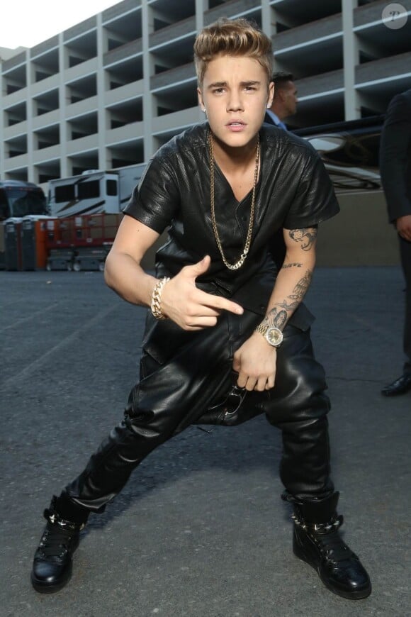 Justin Bieber pose dans les coulisses de la grande soirée Billboard Music Awards au MGM Grand Garden Arena de Las Vegas, le 19 mai 2013.
