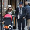 Drew Barrymore et son mari Will Kopelman se promènent avec leur fille Olive dans les rues de New York, le 20 Janvier 2013.