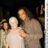 Marie-Claire Noah et son fils Yannick lors d'une soirée Les Enfants de la Terre à l'Etoile à Paris le 4 mai 2003