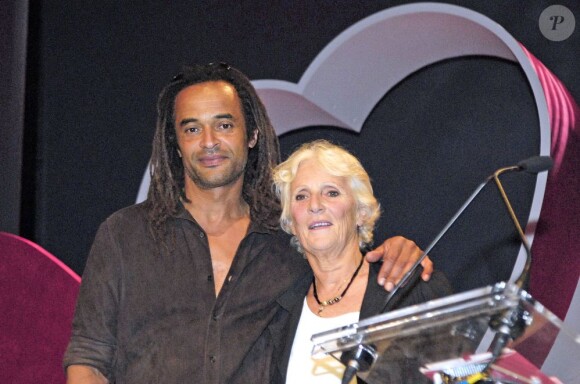Yannick Noah et sa maman Marie-Claire à Paris le 19 mai 2006