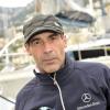 Mike Horn à Monaco devant son voilier le Pangaea, le 13 décembre 2012.