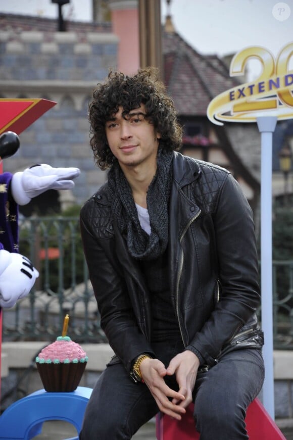 Julian Perretta à Disneyland Paris, le 23 mars 2013.