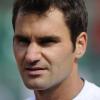 Roger Federer penseif à la porte d'Auteuil sur les courts de Roland Garros à Paris le 22 mai 2013