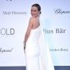 Eva Herzigova radieuse après bébé lors du Photocall de la soirée de l'amfAR à l'Eden Roc au Cap d'Antibes le 23 mai 2013