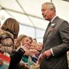 Le prince Charles et Camilla, la duchesse de Cornouailles, visitent Hay-On-Wye (au Pays de Galles) et ont déclaré officiellement ouvert le Festival de littérature, le 23 mai 2013.