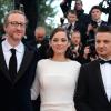 James Gray, Marion Cotillard et Jeremy Renner lors de la montée des marches du film "The Immigrant", lors du 66e festival du film de Cannes, le 24 mai 2013