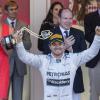 Nico Rosberg triomphe sous le regard du prince Albert et de la princesse Charlene au Grand Prix de Monaco, le 26 mai 2013