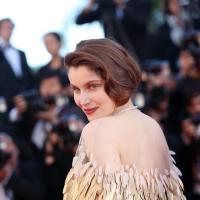 Cannes 2013 : Laetitia Casta, déesse à plumes pour clôturer le Festival