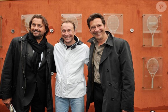 Henri Leconte, Jean-Pierre Papin et Laurent Gerra dans les allées du Village de Roland-Garros le 28 mai 2013 lors du troisième jour des Internationaux de France