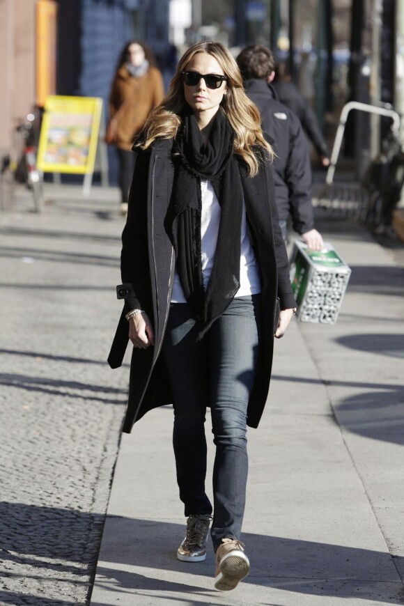 La compagne de George Clooney, Stacy Keibler, à Berlin alors que son amoureux est en tournage dans la capitale allemande, le 16 mars 2013