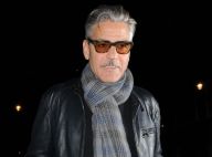 George Clooney dit stop aux rumeurs : Il ne tenait pas la main d'une femme