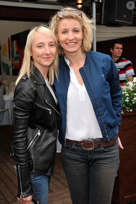 Audrey Lamy et sa soeur Alexandra Lamy lors du tournoi de Roland Garros le 2 juin 2013