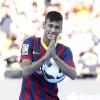 Le footballeur brésilien Neymar présenté en tant que nouveau joueur du FC Barcelone au Camp Nou à Barcelone, le 3 juin 2013.