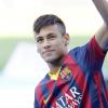 Neymar présenté en tant que nouveau joueur du FC Barcelone au Camp Nou à Barcelone, le 3 juin 2013.