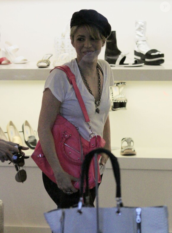 Shakira fait du shopping dans le magasin Fred Segal Feet à Los Angeles, le 1er juin 2013.