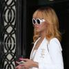 Rihanna, sous bonne escorte, se promène à Paris. Le 4 juin 2013.