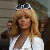 Rihanna en pleine séance shopping à Paris, le 4 juin 2013.