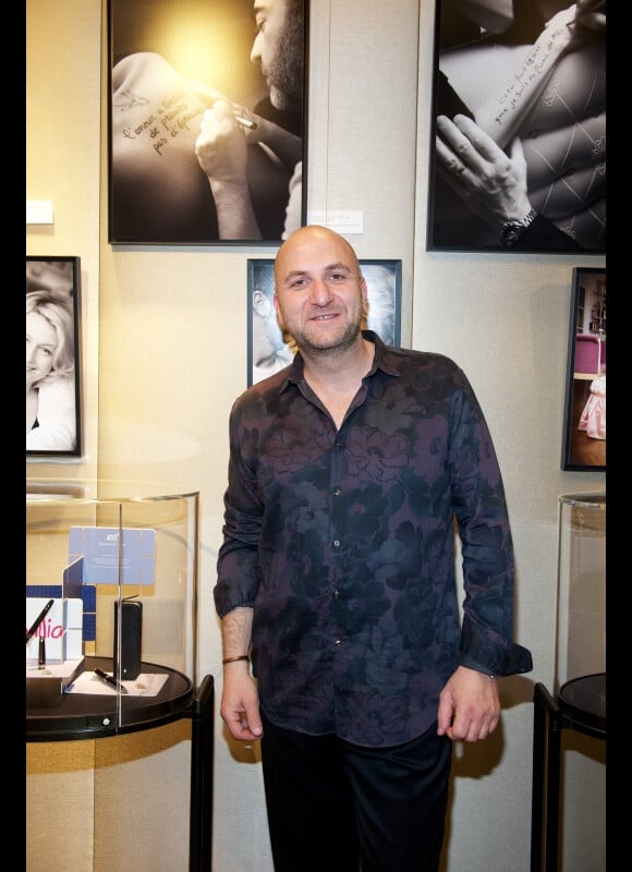 Ian Abela à l'exposition Ecris-moi des mots d'Amour, par Alejandra di Andia, photos de Ian Abela, à la boutique Montblanc, le 4 juin 2013.