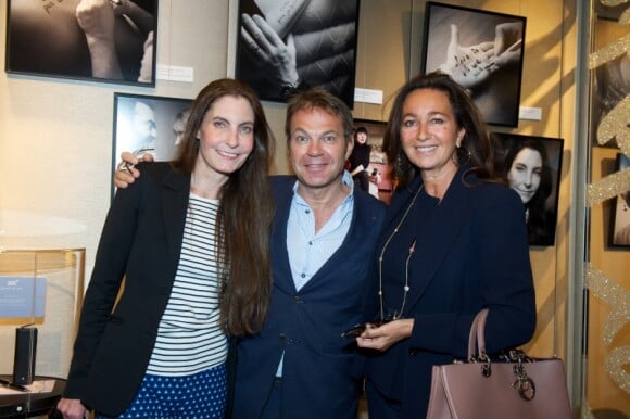 Francisca, Bertrand Matteoli et Katia Toledano à l'exposition Ecris-moi des mots d'Amour, par Alejandra di Andia, photos de Ian Abela, à la boutique Montblanc, le 4 juin 2013.