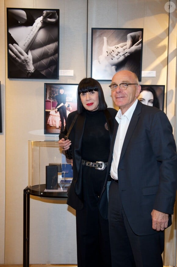 Chantal Thomass et son mari Michel Fabian à l'exposition Ecris-moi des mots d'Amour, par Alejandra di Andia, photos de Ian Abela, à la boutique Montblanc, le 4 juin 2013.