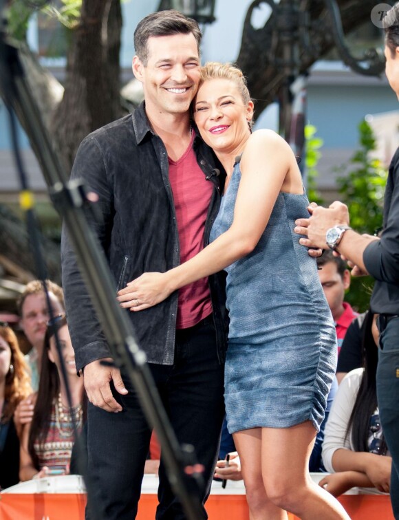 LeAnn Rimes, Eddie Cibrian sur le plateau de l'émission  Extra à Los Angeles, le 5 juin 2013.