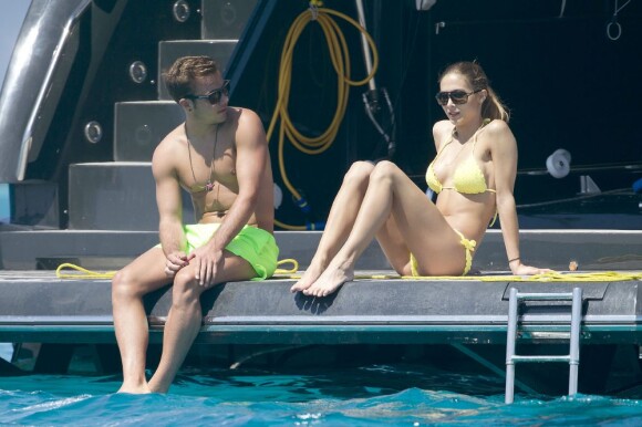Le futur joueur du Bayern de Munich Mario Götze en vacances avec sa sublime compagne Ann Kathrin Vida à Ibiza le 5 juin 2013