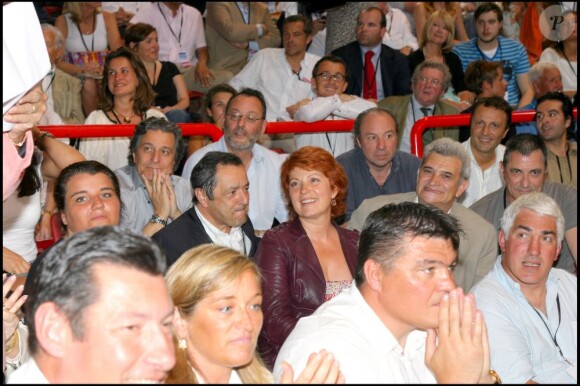 Christian Clavier, Jean Reno, Arthur, Véronique Genest et son mari Meyer Bokobza, Jean-Marie Bigard et David Douillet au meeting de Nicolas Sarkozy à Bercy le 29 avril 2007. 