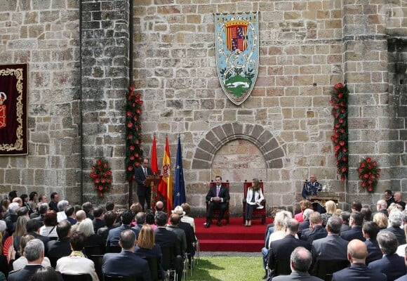 Felipe et Letizia d'Espagne, connus comme le prince et la princesse de Viana en Navarre, remettaient le 6 juin 2013 au monastère San Salvador de Leyre le prix Prince de Viana pour la Culture 2013 au philosophe Daniel Innerarity.
