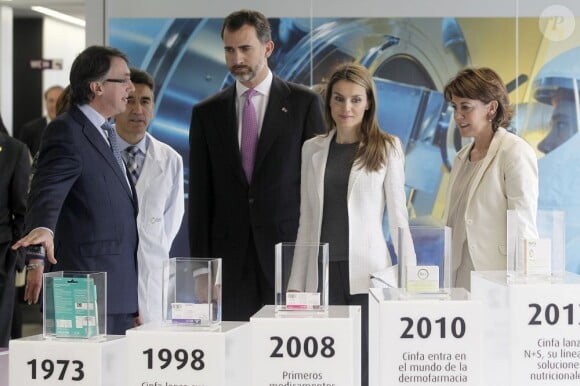 Felipe et Letizia d'Espagne inauguraient à Olloki, en Navarre, les nouveaux locaux de la firme pharmaceutique Cinfa après avoir remis le prix prince de Viana pour la culture.