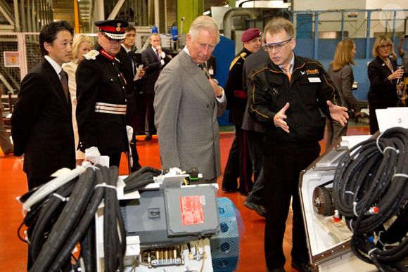 Le prince Charles visite l'entreprise Yamazaki Mazak a Worcester. Le 6 juin 2013  06 June 2013. Prince Charles, Prince of Wales, visits Yamazaki Mazak in Worcester, one of the world's leading manufacturers of computer numerical controlled (CNC) metal-cutting and laser processing machine tools also known as 'mother machines'.06/06/2013 - Worcester