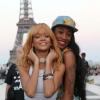Rihanna sur l'esplanade du Trocadéro à Paris avec ses amies, le 7 juin 2013.