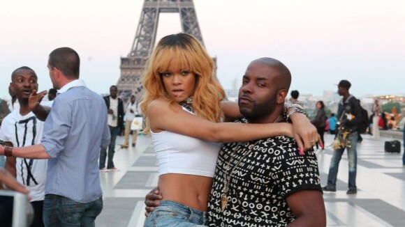 Rihanna : Sexy et enjouée à Paris, elle s'éclate malgré la polémique