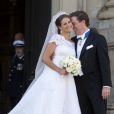  C'est à Valentino que la princesse Madeleine de Suède a choisi de faire confiance pour la robe de son mariage avec Chris O'Neill, le 8 juin 2013 à Stockholm. Une robe d'organza de soie et de dentelle de Chantilly pourvue d'une traîne de 4 mètres et décolletée dans le dos. 