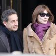 Nicolas Sarkozy et Carla Bruni-Sarkozy à la sortie du Royal Monceau, à Paris, le 9 février 2013.