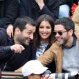 Leïla Bekhti, son frère et Manu Payet  - finale opposant Rafael Nadal à David Ferrer au tournoi de Roland-Garros, à Paris le 9 juin 2013.  