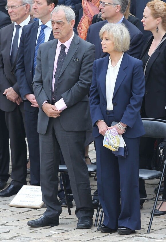 Henri Emmanuelli et Elisabeth Guigou lors de l'hommage de la Nation à Pierre Mauroy, le 11 juin 2013 aux Invalides à Paris