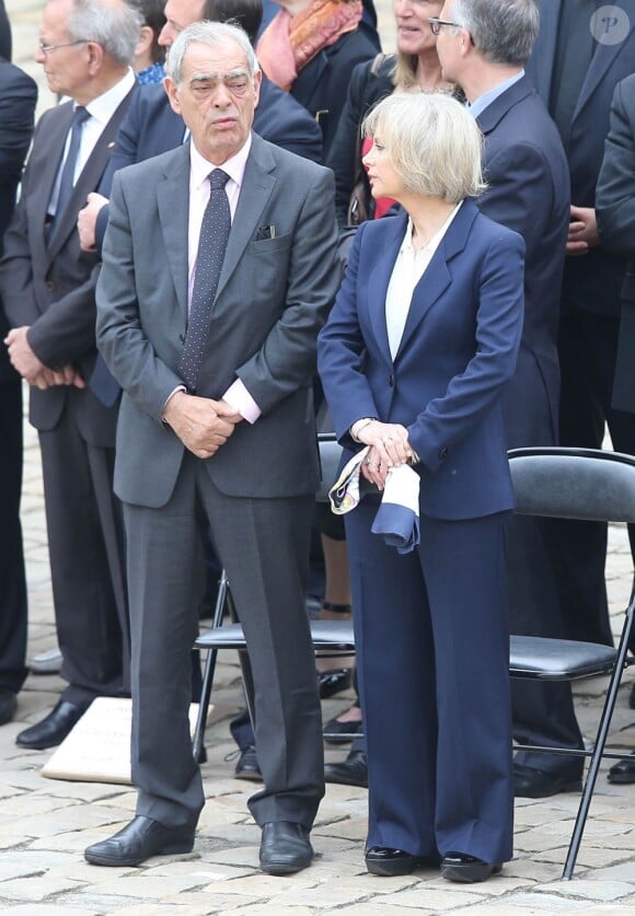 Henri Emmanuelli, Elisabeth Guigou lors de l'hommage de la Nation à Pierre Mauroy, le 11 juin 2013 aux Invalides à Paris