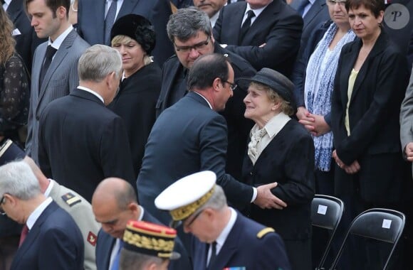 François Hollande, Jean-Marc Ayrault, Gilberte Mauroy et son fils lors de l'hommage de la Nation à Pierre Mauroy, le 11 juin 2013 aux Invalides à Paris