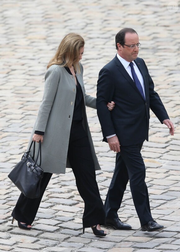 Valérie Trierweiler, François Hollande lors de l'hommage de la Nation à Pierre Mauroy, le 11 juin 2013 aux Invalides à Paris
