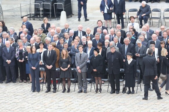 Gilberte Mauroy et sa famille lors de l'hommage de la Nation à Pierre Mauroy, le 11 juin 2013 aux Invalides à Paris