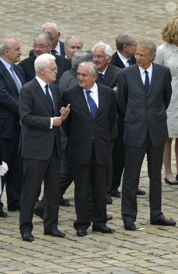 Lionel Jospin, Jean-Pierre Raffarin et Dominique de Villepin lors de l'hommage de la Nation à Pierre Mauroy, le 11 juin 2013 aux Invalides à Paris