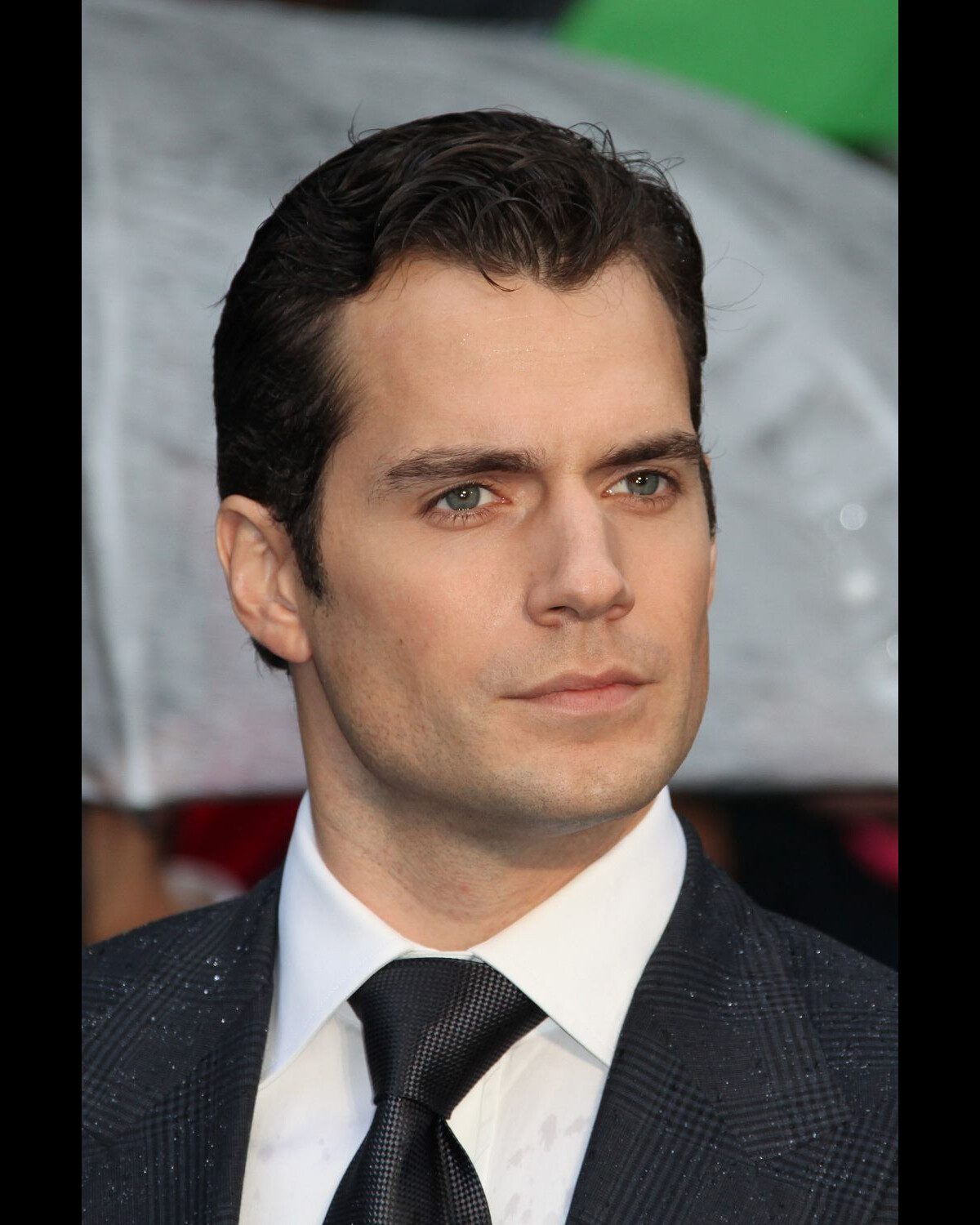 Vid o Henry Cavill Pose La Premi re Europ enne De Man Of Steel 