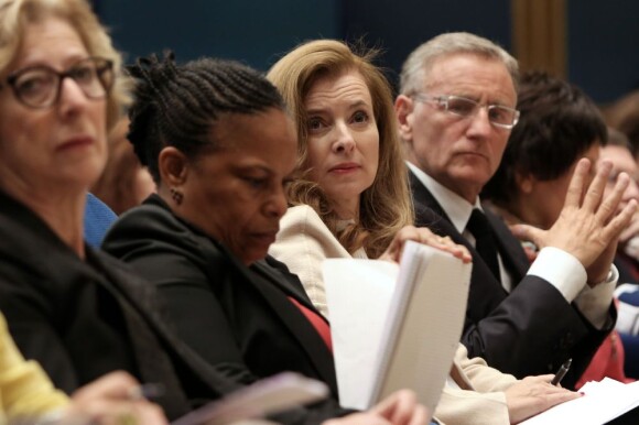 Valérie Trierweiler et Christiane Taubira lors d'un colloque sur l'enfance maltraitée au Sénat à Paris le 14 juin 2013.