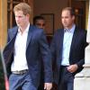 Les princes William et Harry ont rendu visite ensemble à leur grand-père le prince Philip, le 14 juin 2013. Le duc d'Edimbourg a été hospitalisé le 6 juin pour subir une opération à l'abdomen.
