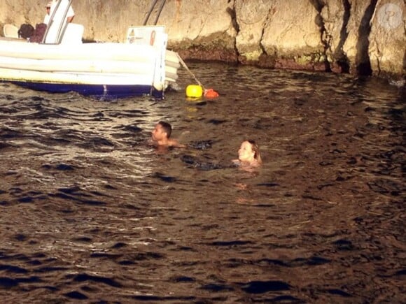 Mariah Carey et Miguel à Puglia en Italie pour le tournage d'un nouveau clip. Le 17 juin 2013. Le deux chanteurs ont tourné des scènes dans l'eau.