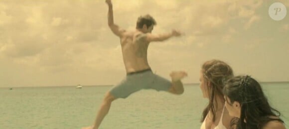 Image du clip "Summer Paradise" du groupe Simple Plan en duo avec MKTO - juin 2013