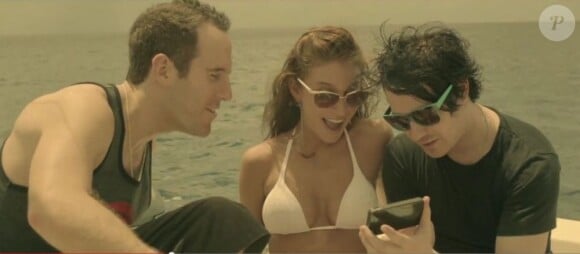 Image du clip "Summer Paradise" de Simple Plan feat. MKTO - juin 2013.