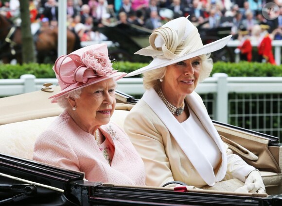 La reine Elizabeth II et Camilla Parker Bowles lors de la journée inaugurale du Royal Ascot 2013, le 18 juin 2013
